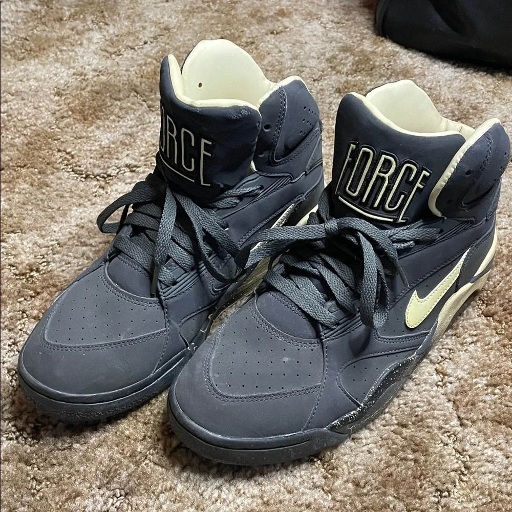 Size‎ 7.5- Nike Air Force 180 Mid Glow In The Dark 2012